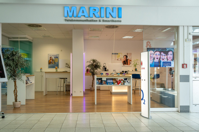 Der Marini Shop Köthen wurde 2009 eröffnet und ist eine der 18 Filialen der Marini Entertainment GmbH. Diese wurde im Oktober 1998 gegründet und zählt zu den größten Filialisten in Mitteldeutschland. Unsere Kernleistungen sind Telekommunikation, Hausautomatisierung, TV- und Festnetz-Produkte aller deutschen Anbieter. Für Unternehmen, Anwaltskanzleien, Steuerberater, Medizinwesen und Schulen bieten wir IT-Systemlösungen sowie Planung und Errichtung cloudbasierter Telefonanlagen.