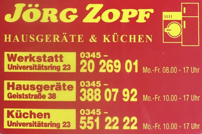 Wir sind ihr verlässlicher Partner in Sachen Küchen und Haushaltsgeräte (u.a. Bosch, Miele, Siemens, Liebherr, AEG, uvm.). Ganz gleich ob Küchenzeile oder offene Küche, wir sind Ihre Küchenspezialisten in Halle und dem Saalekreis. Bei uns finden Sie für jede Wohnsituation die passende Küche sowie hochwertige und erstklassiger Haushaltsgeräte. Getreu unserem Motto: “Der kluge Kopf geht zu Zopf” sagen wir DANKE für ihr Vertrauen, welches Sie uns seit über 45 Jahren immer wieder schenken!