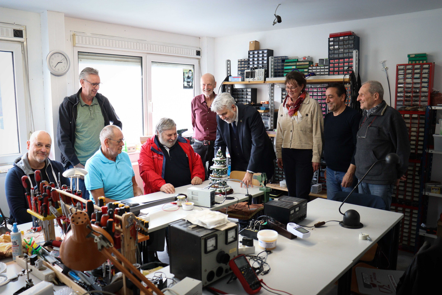 Prof. Willingmann besucht Repair-Cafè Stendal (2023)